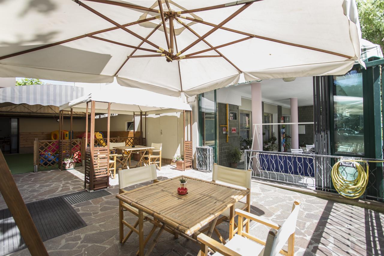 Albergo Villa Denny Rimini Esterno foto